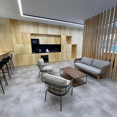 Urban Cube Hostel Sevilla Bagian luar foto